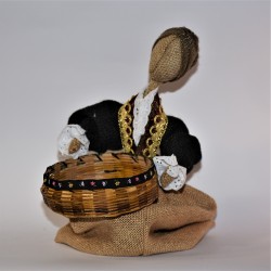 Bambola Irvotta con cestino...